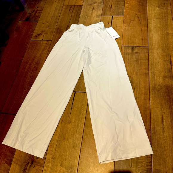 Lululemon Swift Mid-rise Wide leg Pants Bone Size 2 - Picture 5 of 7